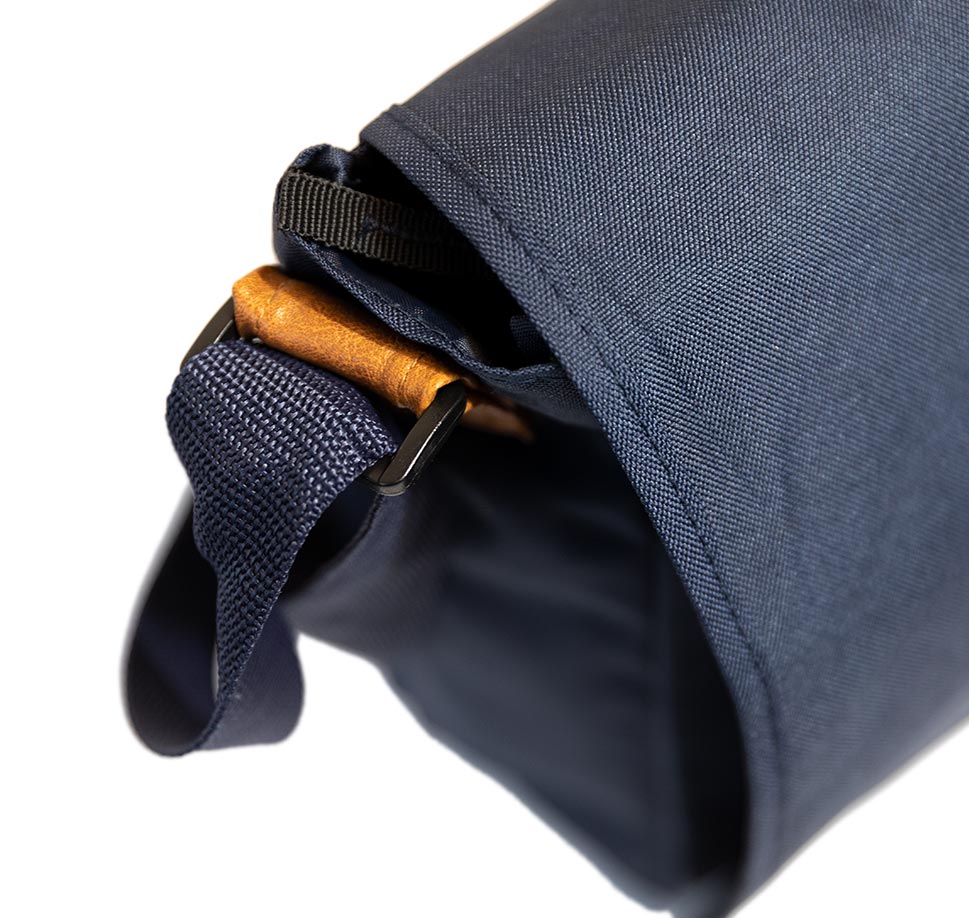 Schultertasche